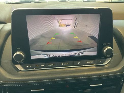 Used 2022 Nissan Rogue SV image 17