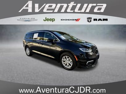 Certified 2023 Chrysler Pacifica Touring-L