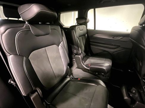 Used 2025 Jeep Grand Cherokee L Altitude RWD image 34