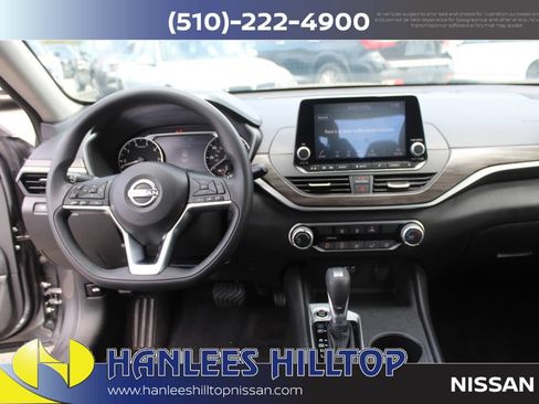 Used 2025 Nissan Altima 2.5 SV FWD image 17