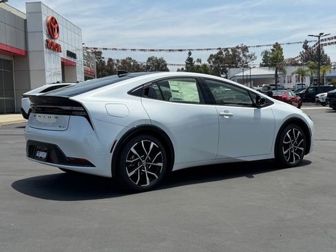 New 2026 Toyota Prius Plug-In Hybrid FWD image 10