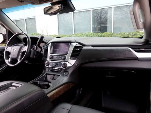 Used 2017 Chevrolet Suburban LT image 7