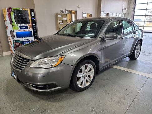 Used 2013 Chrysler 200 Touring FWD image 2
