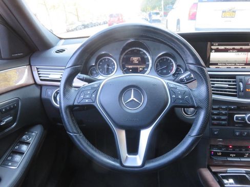 Used 2013 Mercedes-Benz E 350 4MATIC Sedan image 13