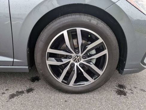 Certified 2025 Volkswagen Jetta SE FWD image 11