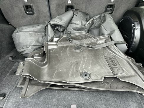 Used 2023 Jeep Wrangler Unlimited image 37