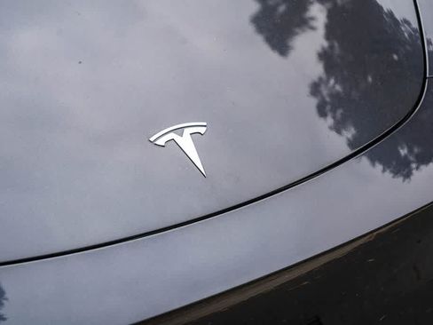 Used 2025 Tesla Model Y Long Range AWD/4WD image 11