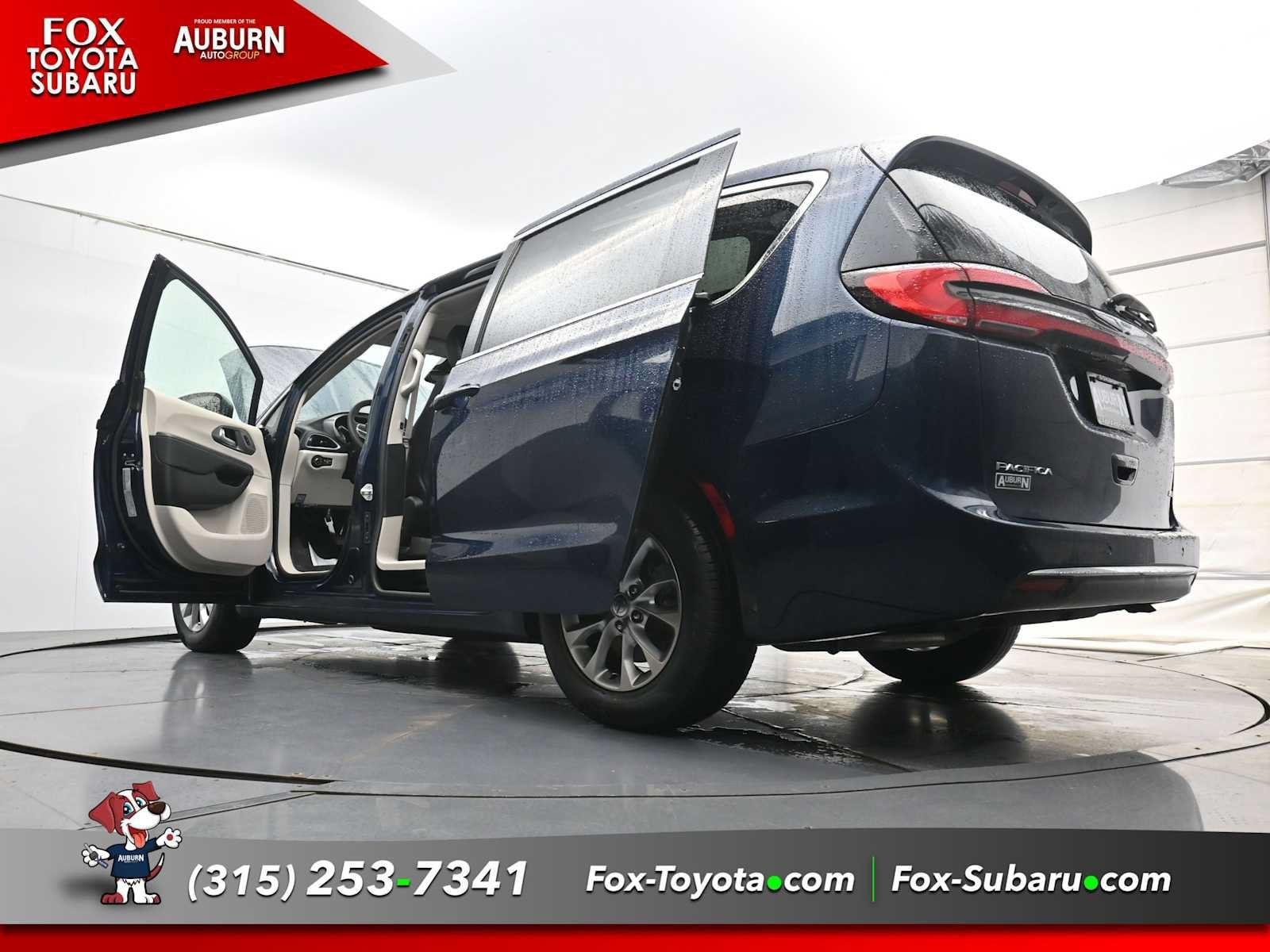 Used 2023 Chrysler Pacifica Touring-L AWD/4WD image 34