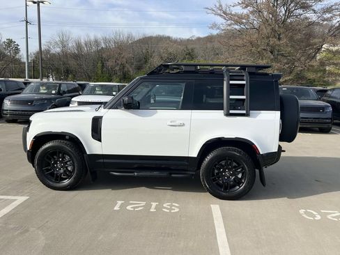 Used 2023 Land Rover Defender 90 X-Dynamic SE image 2