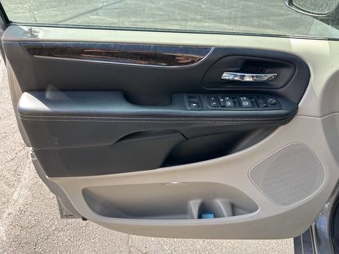 Used 2015 Chrysler Town & Country Touring FWD image 19