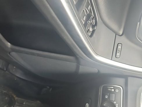 Used 2018 Volvo V60 T5 Cross Country w/ Convenience Package image 11