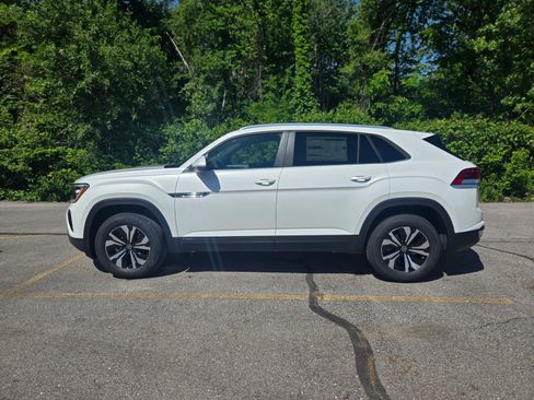 New 2026 Volkswagen Atlas Cross Sport SE AWD/4WD image 2