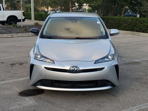 Used 2019 Toyota Prius XLE w/ Phone Cable & Charge Package image 2
