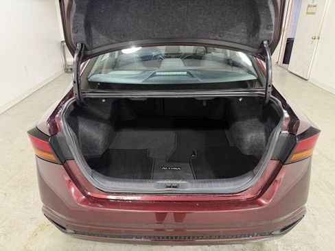 Used 2023 Nissan Altima 2.5 SV FWD image 7