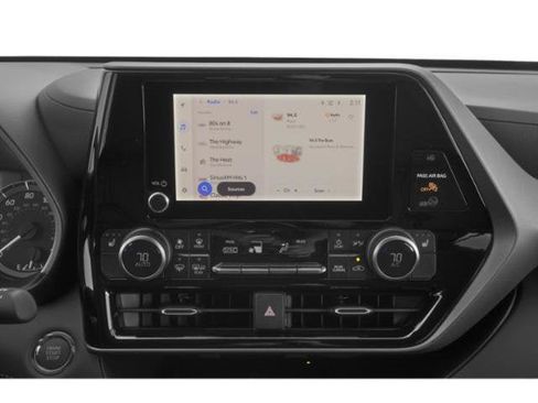 Used 2023 Toyota Highlander XLE FWD image 13
