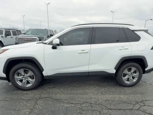 Used 2022 Toyota RAV4 XLE AWD/4WD image 5