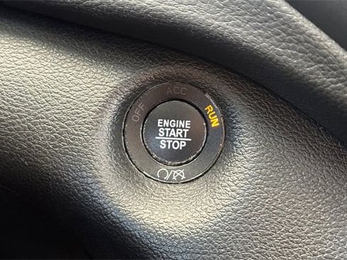 Used 2023 Jeep Cherokee Altitude Lux image 34