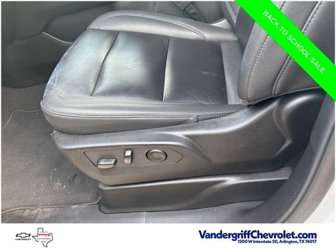 Used 2025 Chevrolet Suburban LT RWD image 12