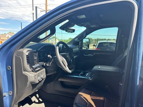 Used 2024 Chevrolet Silverado 2500 High Country w/ Technology Package AWD/4WD image 9