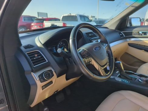 Used 2016 Ford Explorer XLT w/ Equipment Group 202A AWD/4WD image 15