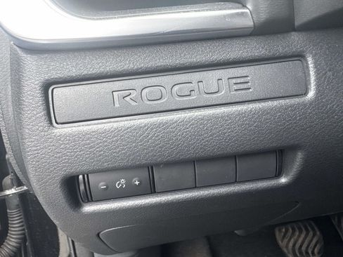 Used 2023 Nissan Rogue S AWD/4WD image 19