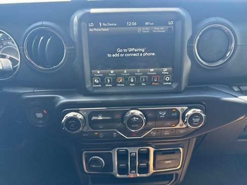 Used 2022 Jeep Gladiator Overland AWD/4WD image 16