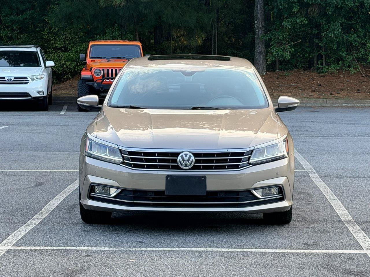 Used 2016 Volkswagen Passat 3.6 SEL Premium FWD image 4