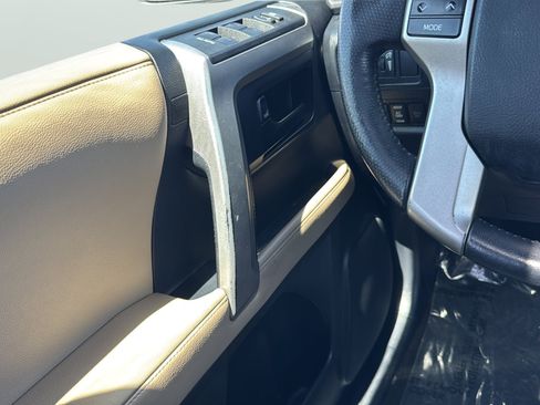 Used 2010 Toyota 4Runner Limited w/ Convenience Pkg RWD image 19