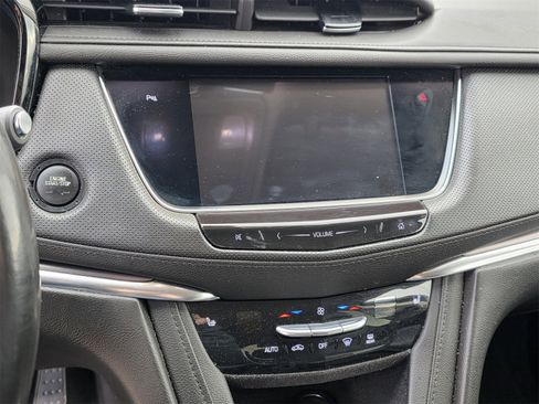 Used 2018 Cadillac XT5 Luxury image 18