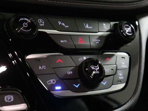 New 2026 Chrysler Pacifica Select image 27