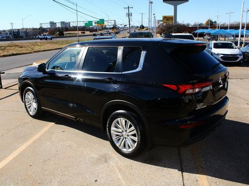 Used 2024 Mitsubishi Outlander ES image 10