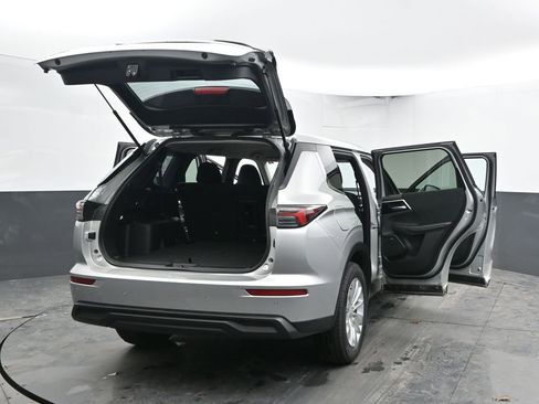 Used 2025 Mitsubishi Outlander ES image 55