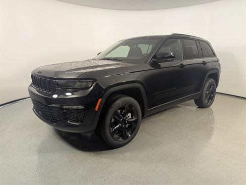 New 2025 Jeep Grand Cherokee Limited w/ Luxury Tech Group II image 3