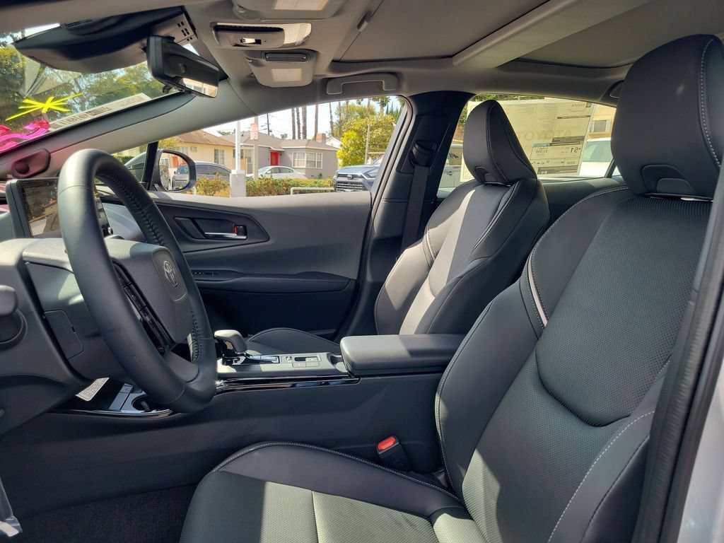 New 2027 Toyota Prius Limited w/ Limited Premium Package FWD image 17