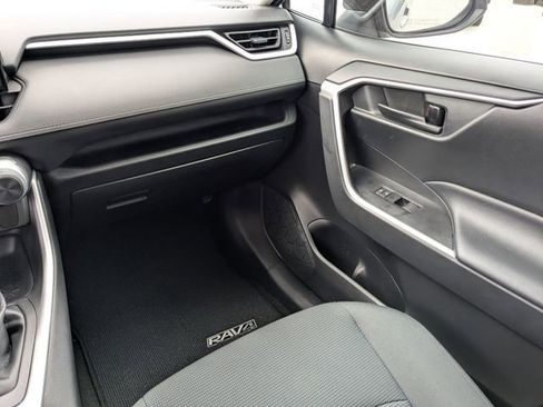 Used 2021 Toyota RAV4 LE image 16