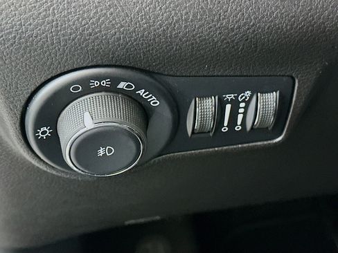Used 2025 Jeep Compass Limited AWD/4WD image 17