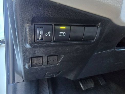 Used 2023 Toyota Corolla Cross LE w/ Moonroof Package AWD/4WD image 17