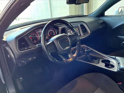 Used 2022 Dodge Challenger GT image 4