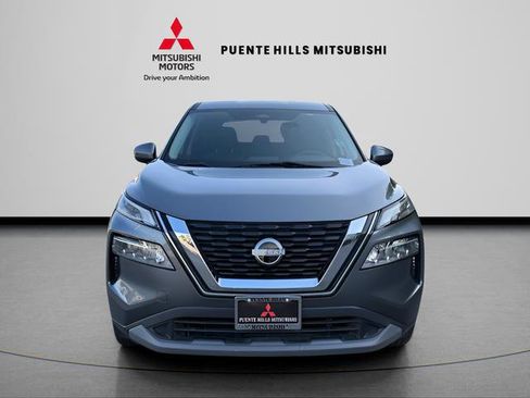 Used 2022 Nissan Rogue SV FWD image 2