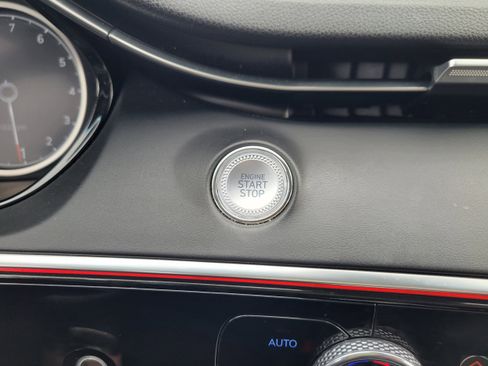 Used 2022 Genesis GV70 2.5T w/ Advanced Package image 18