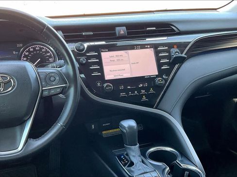 Used 2020 Toyota Camry XLE image 15