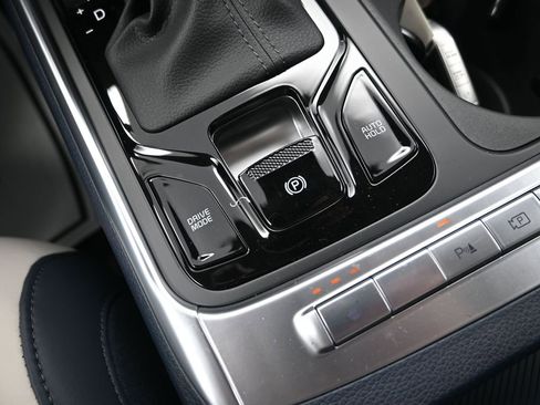 New 2026 Kia Carnival EX FWD image 25