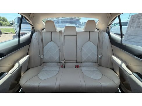 Used 2018 Toyota Camry XLE FWD image 24