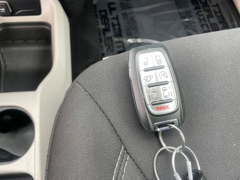 Used 2023 Chrysler Voyager LX image 25