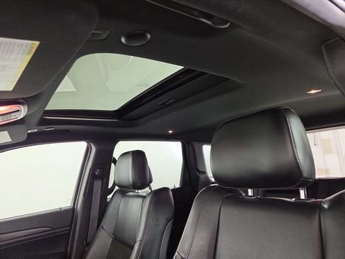 Used 2019 Jeep Grand Cherokee Altitude AWD/4WD image 32