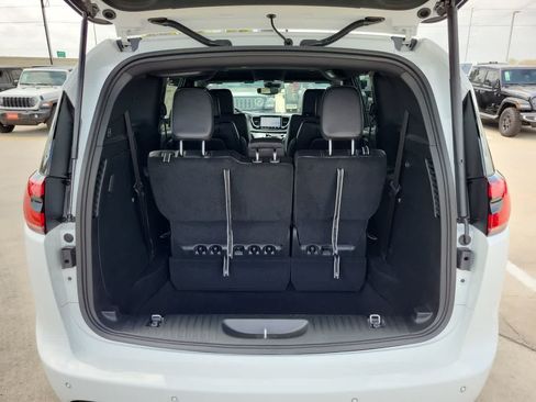 New 2026 Chrysler Pacifica Select FWD image 27