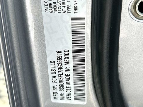 Used 2024 RAM 2500 Laramie AWD/4WD image 22