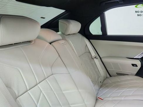 Used 2024 BMW i7 eDrive50 w/ M Sport Package RWD image 26