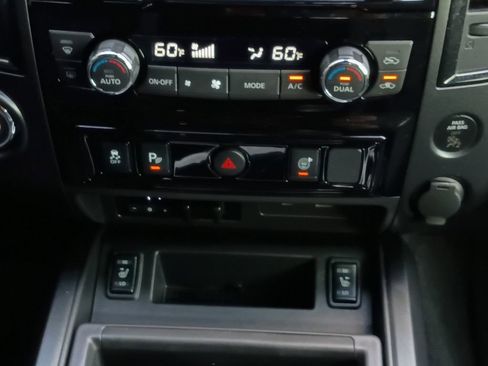 Used 2024 Nissan Titan SV RWD image 4