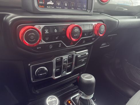 Used 2021 Jeep Gladiator Overland AWD/4WD image 22